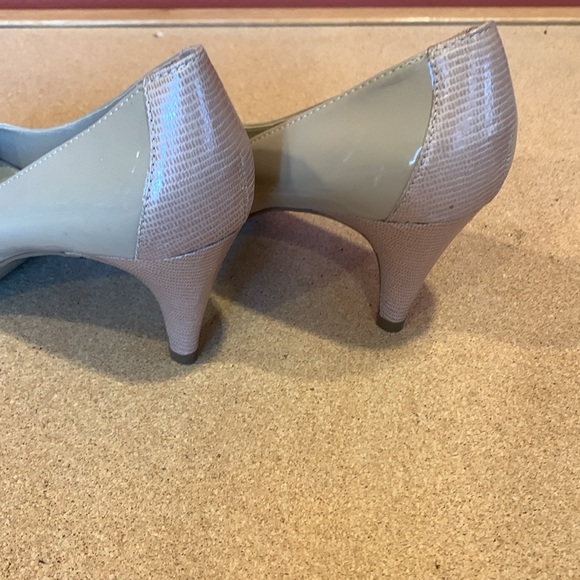 Bandolino  Tan Shoes 7 1/2 M - Picture 5 of 9